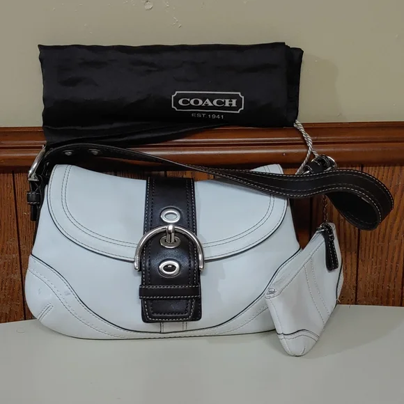 Coach Leather Soho With Keychain Coin Purse - Picture 1 of 17